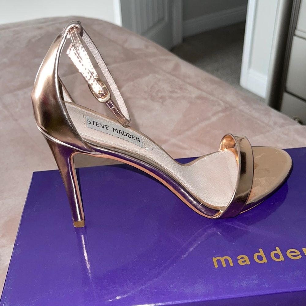 Size 8.5 Rose Gold Steve Madden
